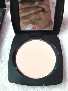 Elle 18 Lasting Glow Compact 01 || Pearl|| 9 gGet