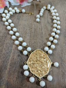 Vintage Elegant White Bead Necklace with Gold Pend