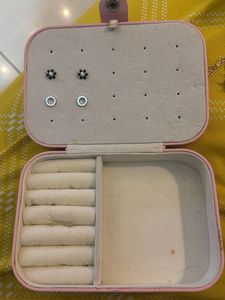 Jewelry Case with 2 free earrings