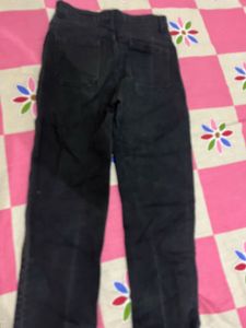 Classic Black High-Waisted Jeans