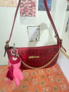Chic Red Croc Shoulder