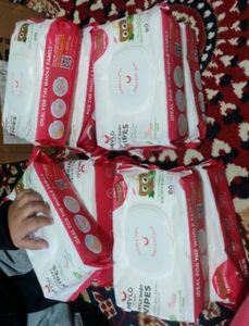 "Mylo Baby Gentle Wipes - Pack of 10 | 80 Wipes Each | Organic Coconut Oil, Neem, Aloe Vera, Vitamin E | 98% Pure Water"