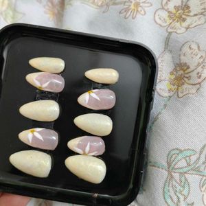 Press on nails