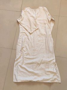 WHITE KURTA WITH GOLDEN DETAILING