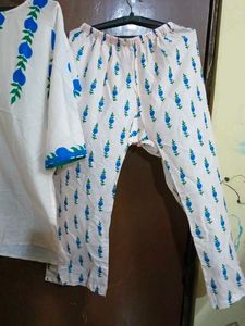 Women's White Kurta Set with Blue Print