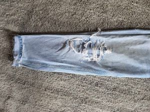 Light Wash Ripped Jeans