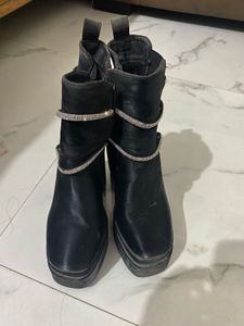 High bold  heels boots