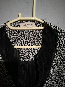 Chic Black &amp; White Dotted Top