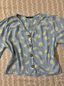 Cute Daisy Print V-Neck Top