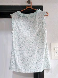 Chic Floral Ruffle V-Neck Top