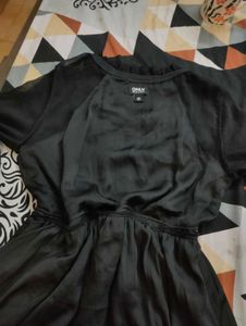 Chic Black Tiered Midi Dress