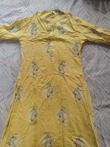 Elegant Yellow Kurta with Floral Print