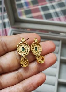 Elegant Emerald &amp; Diamond Earrings