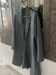 LIGHT THRENCH COAT