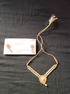 Elegant Pearl &amp; Gold Necklace Set