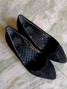 Chic Black Suede Ballet heels