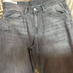 H&amp;M New Straight Loose fit Lightweight Jeans