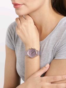 DressBerry Women Mauve Analogue Watch