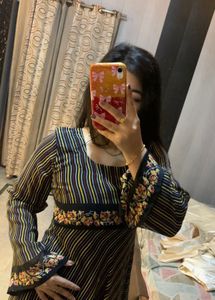 Elegant Striped Ethnic flaired gown🎀🦋❤️