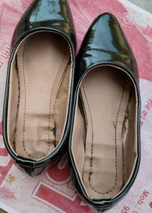 Stylish Black Patent Ballerinas
