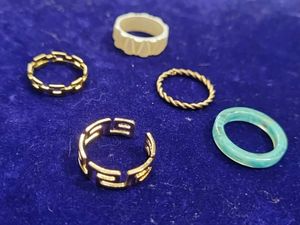 Set of 5 assorted rings