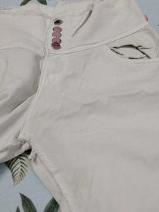 White High-Waisted Jeans