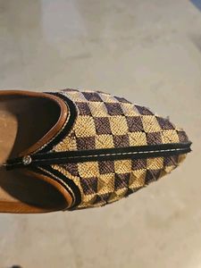 Embroidered Jutti Flats