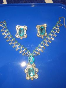 Stunning Teal Gemstone Jewelry Set