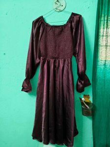 Elegant Midi Dress with Long Sleeves