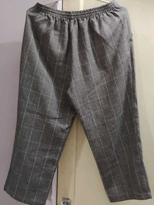 Chic Grey Plaid Cropped Pants