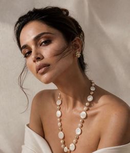 Elegant Pearl &amp; White Disc Necklace