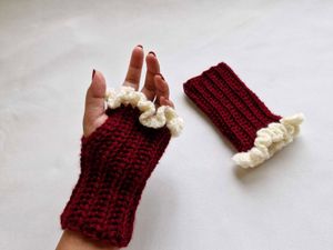 crochet Fingerless Gloves with ruffles