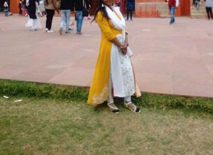 Elegant White Kurta with Floral Embroidery