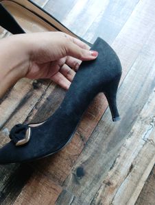 Chic Black Suede Heels