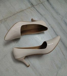 Cream Pencil Heel 👠