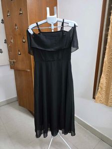 Elegant Black Cold Shoulder Midi Dress