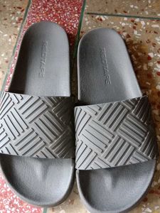 Red tape Sliders For Men