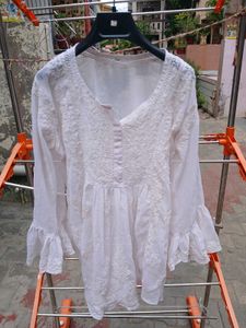 white chikankari kurti