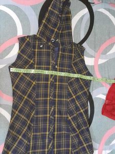 Stylish Sleeveless Checked Hoodie Top