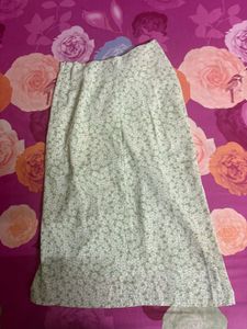 Slit skirt with button details