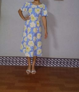 Elegant Blue Floral Midi Dress