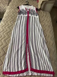 Stylish Sleeveless Kurta with Striped Pattern
