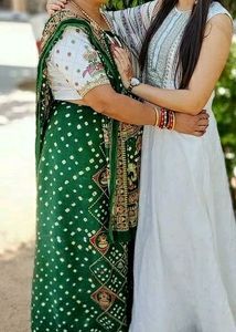 sadi with blouse, green bandhani saree