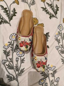 Embroidered Juttis - Women's Flat Sandals