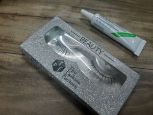 eye lashes 😍 with glue