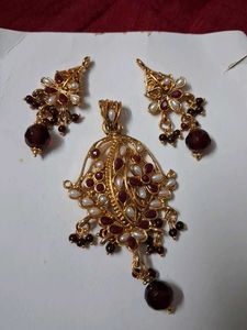 Exquisite Gold-Toned Ethnic pendant set