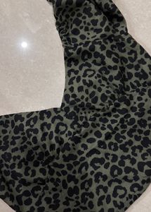 2 Tops combo- Black long sleeves top+Leapord print