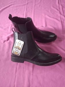 Classic Black Leather Chelsea Boots
