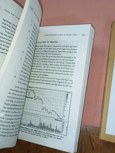 Trading &amp; Investing Like Warren Buffett 2 Books Se