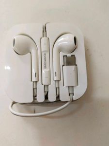 White Wired USB-C Earphones